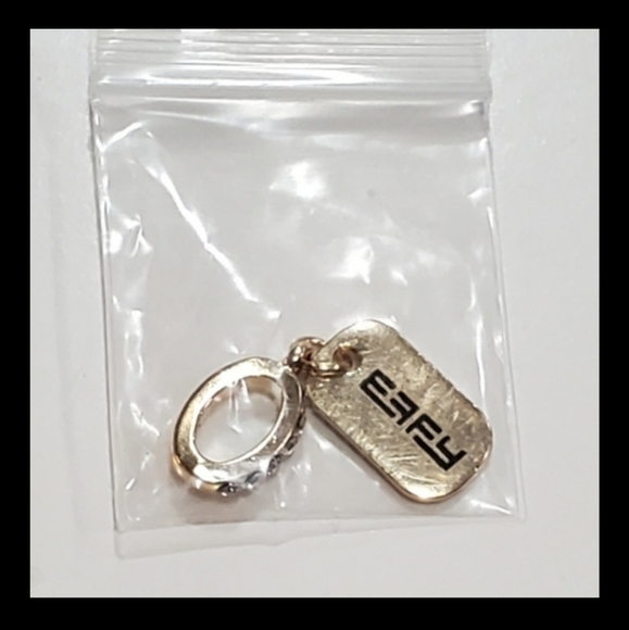 Effy tag charm, with rhinestones. Goldtone - Picture 6 of 6